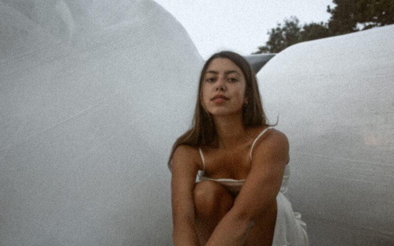 Laura: a young songwriter who went viral