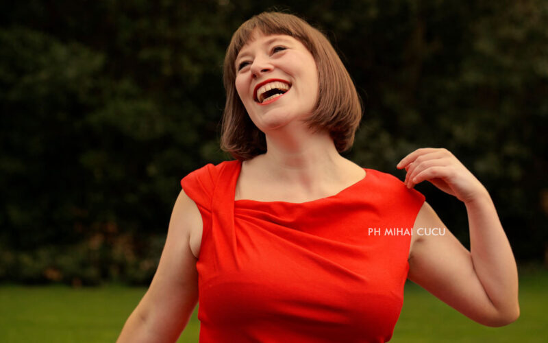 Singing music by living composers